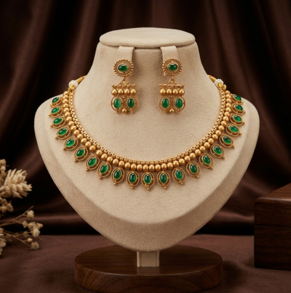 Emerald Green Oval Stone Necklace Set with Earrings